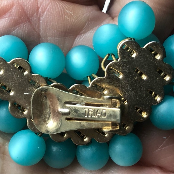 Vintage clip on aqua bead crescent earrings - Picture 3 of 3
